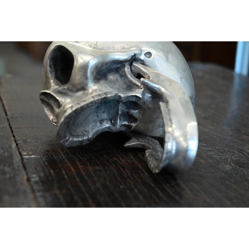 186 - A pewter skull with articulated jaw, 19 cm high