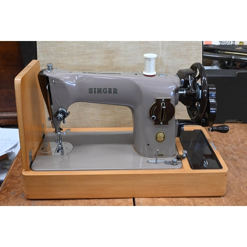 192 - A vintage 1957 Singer 201K sewing machine (little used)