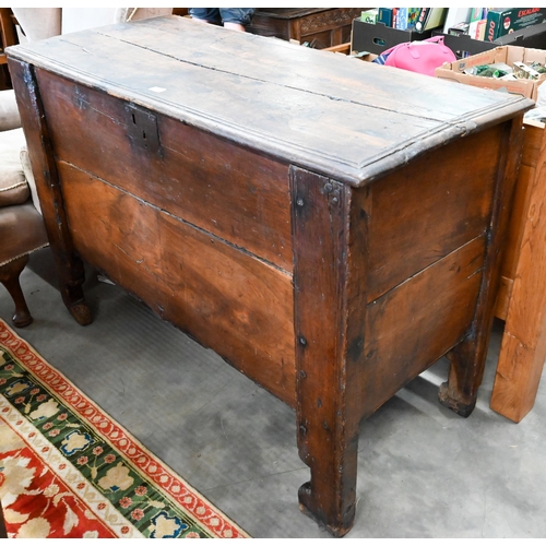 220 - A large antique oak coffer, 126 cm wide x 55 cm deep x 88 cm high