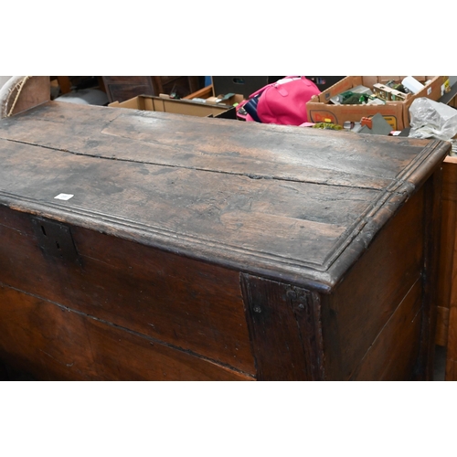 220 - A large antique oak coffer, 126 cm wide x 55 cm deep x 88 cm high