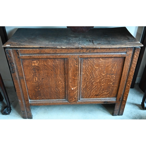 225 - An antique panelled oak coffer, 95 cm wide x 40 cm deep x 70 cm high