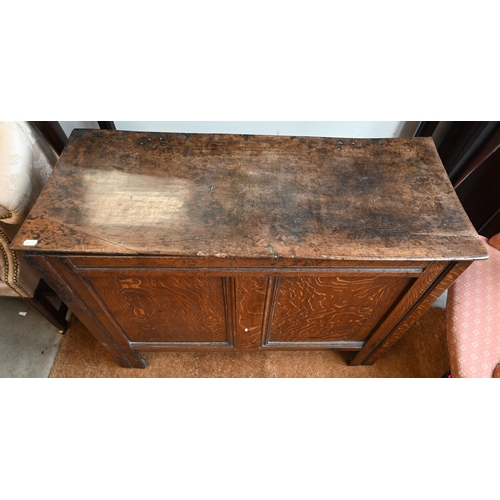 225 - An antique panelled oak coffer, 95 cm wide x 40 cm deep x 70 cm high