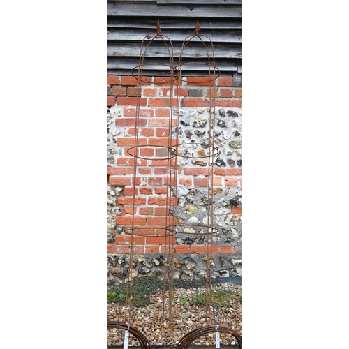 23 - A pair of medium, weathered steel arrowhead obelisks, 216 x 34 cm (2)