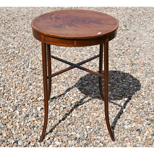 547 - An Edwardian walnut oval occasional table with hinged top and slender splayed supports, 52 cm wide x... 