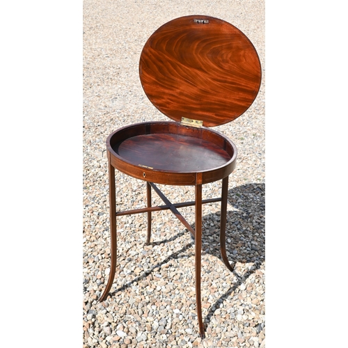 547 - An Edwardian walnut oval occasional table with hinged top and slender splayed supports, 52 cm wide x... 