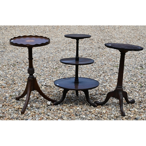 556 - A mahogany three tier afternoon tea stand, 58 cm high to/w two tripod wine tables (a/f) (3)