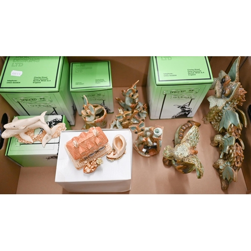 96 - L - A collection of mostly boxed 'Hedgies' figurines to/w four boxed 'Gigglees Boxes' and a collecti... 