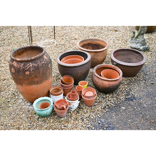 40 - Approx thirty various garden planters, mostly terracotta, some glazed examples, various sizes