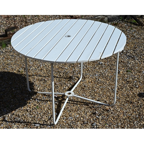 51 - #A painted slatted wood circular folding garden table on metal base, 100 cm diam x 65 cm high