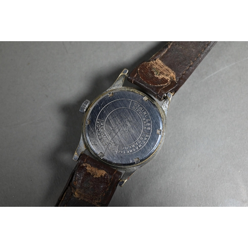 415 - A vintage gents Olma wristwatch, the champagne dial with gilt markers and hands within a 32 mm steel... 