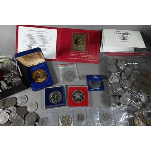 1061 - Three silver proof Royal Commemorative crowns, to/w a quantity of coins - mostly British second half... 