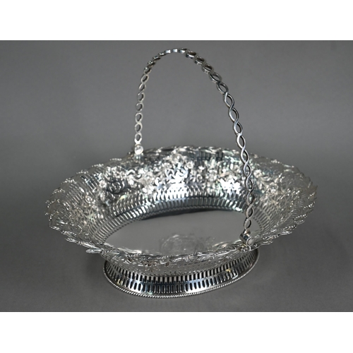 113 - A George III pierced silver basket with swing handle, on raised foot, William Plummer, London 1774, ... 