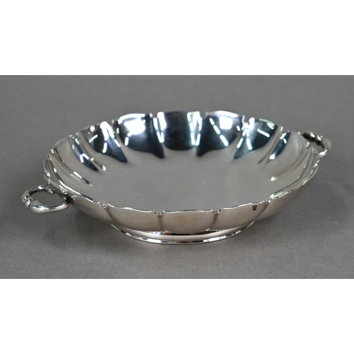 115 - A circular silver small dish with twin loop handles and moulded foot-rim, Adie Brothers, Birmingham ... 