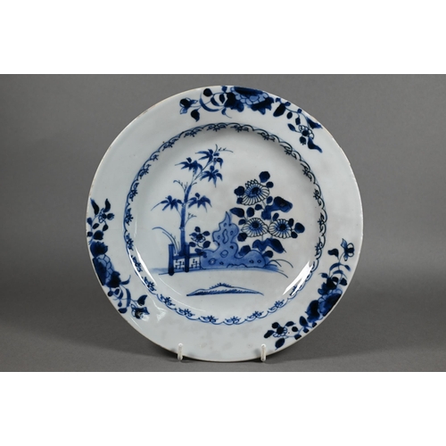 120 - An 18th century Qianlong Chinese blue and white export porcelain plate, circa 1770, decorated with b... 