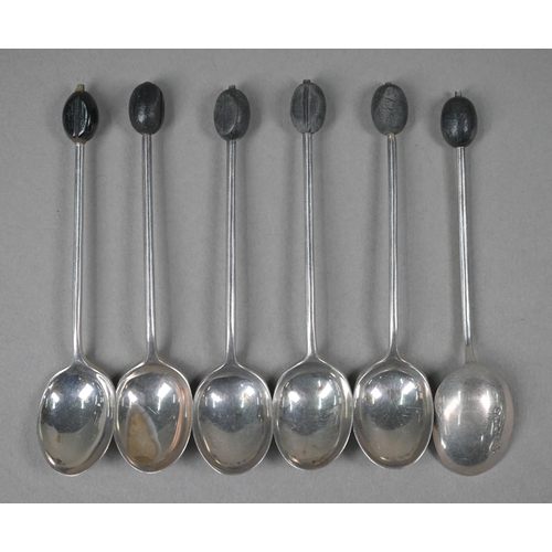 122 - Various Georgian and later silver teaspoons, coffee spoons, salt spoons, etc., 10oz gross total (inc... 