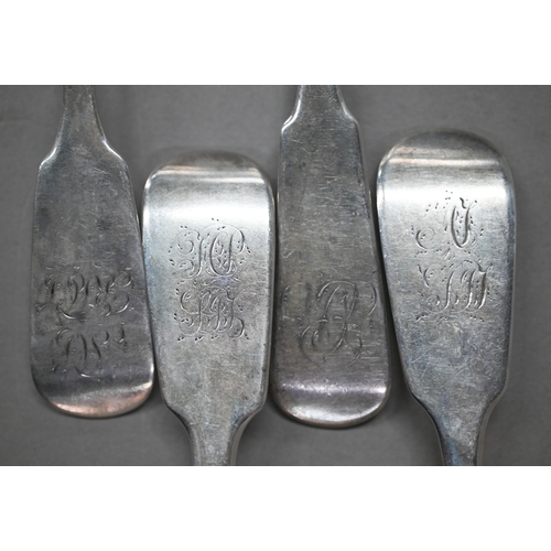 134 - Exeter assay: four fiddle pattern tablespoons, various makers 1816-42, to/w three  dessert spoons, t... 