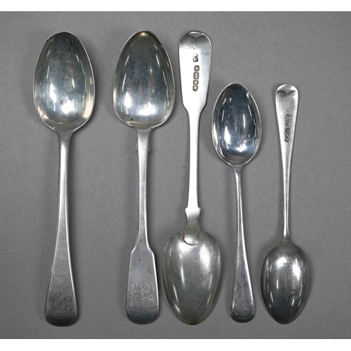 139 - Various Georgian and later silver flatware, 9.1oz (af)