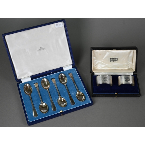 143 - A silver three-piece condiment set, Jay, Richard Attenborough Co. Ltd., Chester 1923, to/w three nap... 