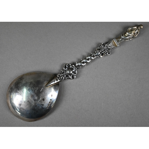 148 - A Victorian silver Apostle spoon, the finial cast as St. Peter, Sibray, Hall & Co, London 1886, ... 