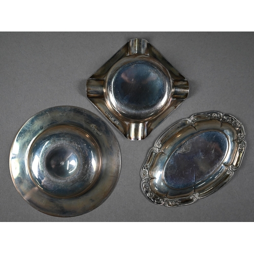 162 - A small silver Armada dish, London 1975 and a smaller example 1988, a small ashtray and a pin-dish, ... 