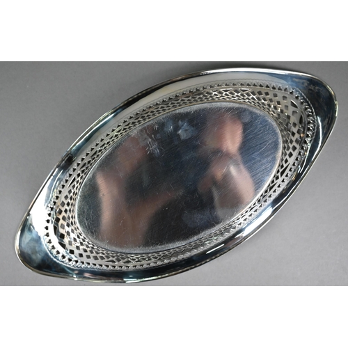 163 - An Edwardian pierced silver bread basket of elliptical form, Atkin Brothers, Sheffield 1907, 9.5oz, ... 