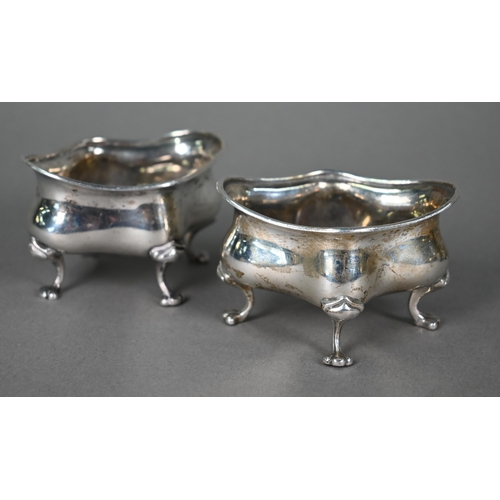 164 - An Edwardian silver sugar basin with cut rim and pad feet, Birmingham 1906, to/w a somewhat similar ... 