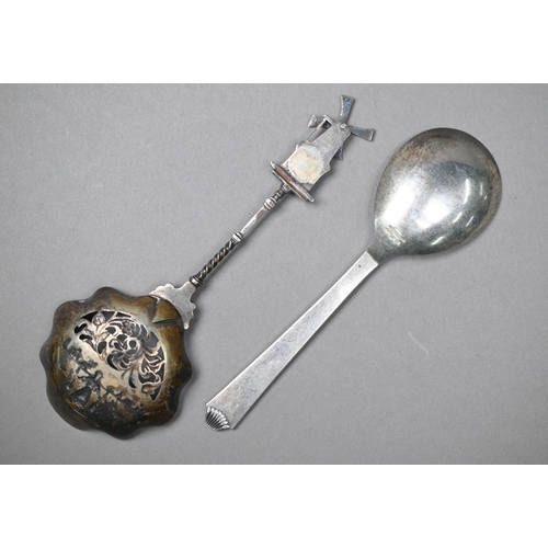 182 - A Danish design Sterling preserve spoon with shell finial, Hand Hansen, 15cm long, to/w a Dutch .833... 