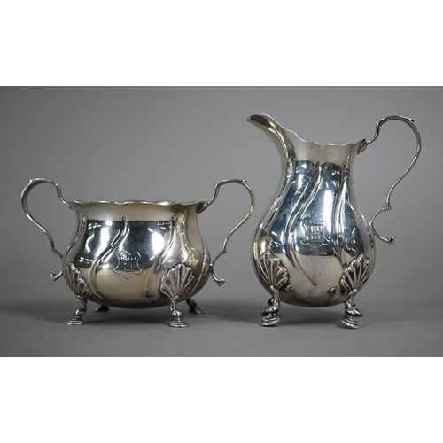 194 - A heavy quality Edwardian silver cream & sugar pair in the Georgian manner, with scroll handles,... 