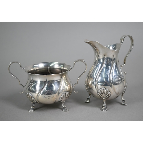 194 - A heavy quality Edwardian silver cream & sugar pair in the Georgian manner, with scroll handles,... 