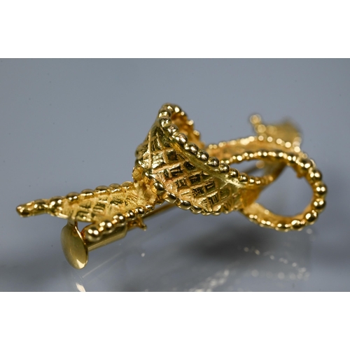 202 - A yellow metal brooch in the form of a loose-knotted ribbon, stamped 750, approx 5.2g 4 cm long