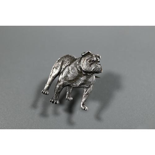 210 - A Sterling silver brooch cast in relief as a standing bulldog, 2.7 x 2.5 cm