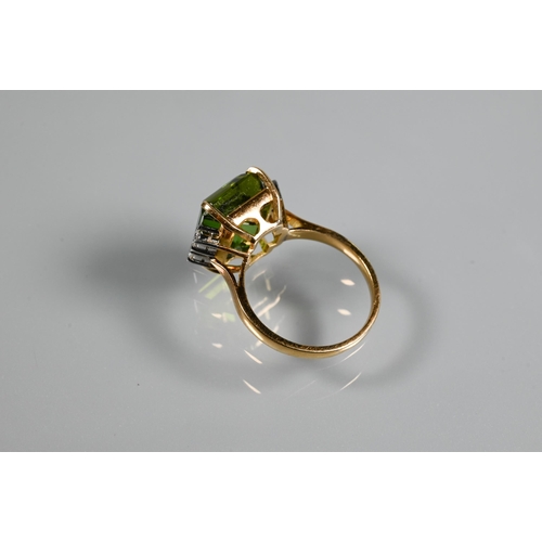 223 - A ring, the square cut green tourmaline with two diamonds to each shoulder, yellow and white metal s... 