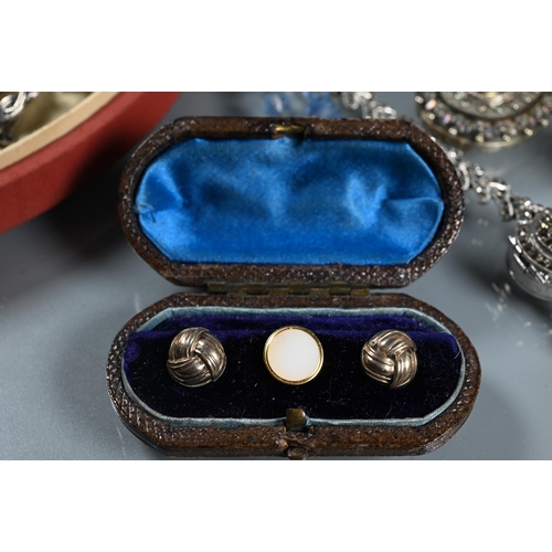 237 - A collection of antique and later costume jewellery including hardstone cameo brooch, niello brooch,... 