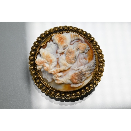 324 - A cultured pearl set spray brooch, yellow metal set stamped 14k, 6cm to/w an interesting shell cameo... 