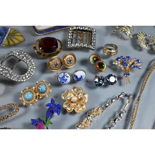 334 - A collection of vintage costume jewellery including paste set dress clips, paste set buckles, gilt m... 