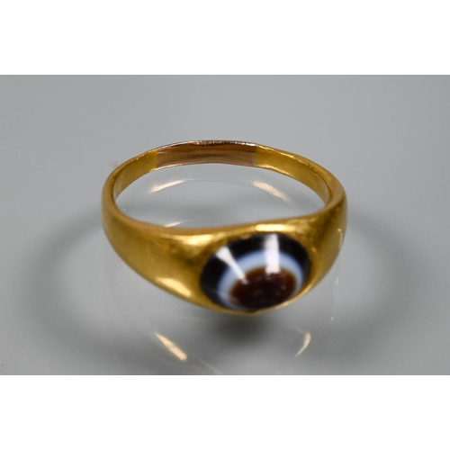 343 - A Roman gold ring set with banded agate intaglio carved with indistinct figures, size U 1/2 (resized... 