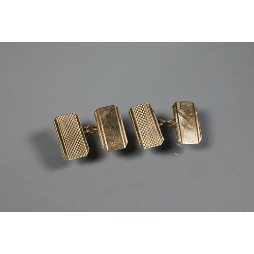 349 - A pair of 9ct yellow gold rectangular cufflinks with chain links and engine turned decoration, in fi... 