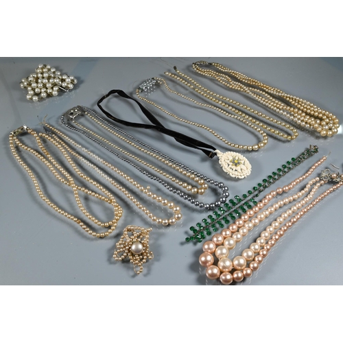 363 - A quantity of various pearls including cultured, simulated, various colours, lengths etc