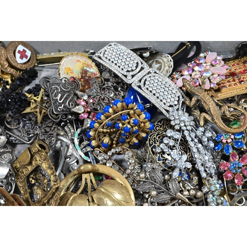 366 - Collection of interesting vintage brooches, clips, buckles including Austrian, enamel, paste set etc