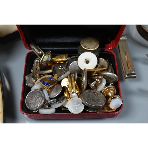 367 - Gentleman's accoutrements including studs, cufflinks, buttons, shirt cuffs to/w various cigarette li... 