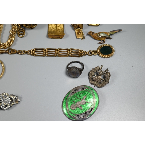 368 - A collection of vintage jewellery including gilt metal, beads, brooches, necklaces etc