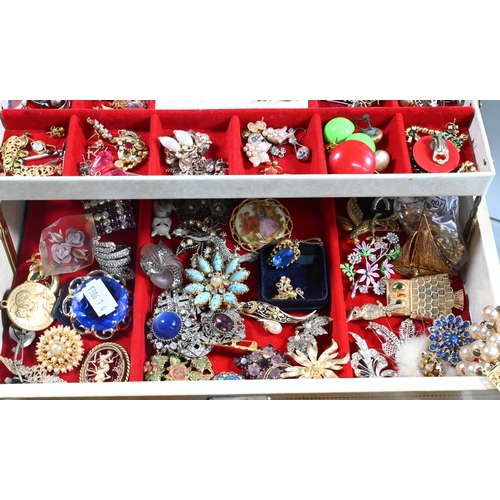 370 - Jewel box containing large collection of vintage costume jewellery mainly comprising earrings and br... 