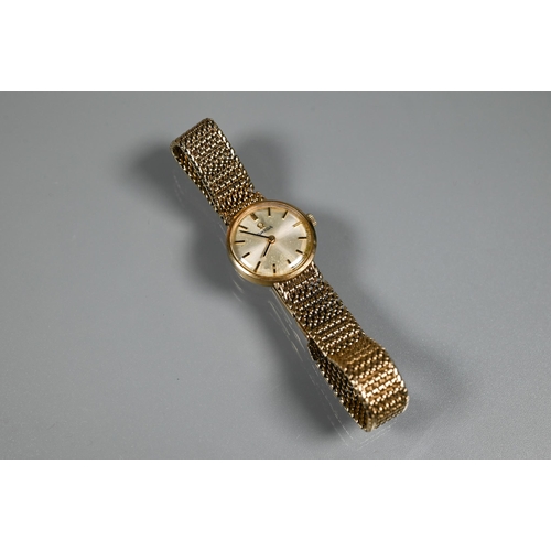 402 - An Omega 9ct gold ladies wristwatch, the champagne dial within a 18mm dia. case (20.4 g all-in) - in... 