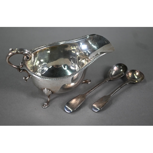43 - An Edwardian silver sauce boat with scroll handle and hoof feet, Birmingham 1909, to/w a Victorian s... 