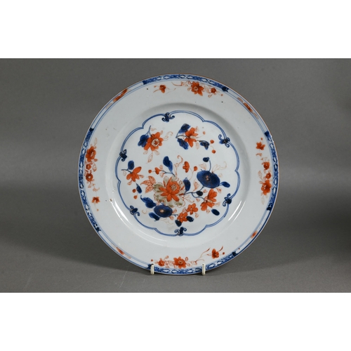 454 - A pair of 18th century Chinese Imari plates, Kangxi period (1662-1722) Qing dynasty, the floral desi... 