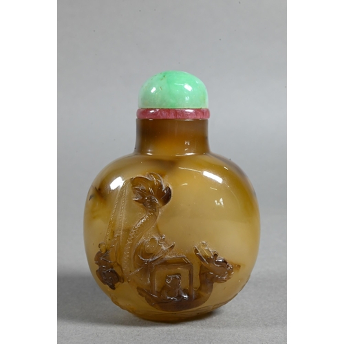 474 - A large Chinese Suzou agate snuff bottle (possibly Zhitling school) 1750-1850, Qing dynasty, finely ... 