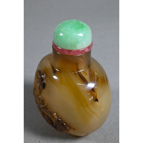 474 - A large Chinese Suzou agate snuff bottle (possibly Zhitling school) 1750-1850, Qing dynasty, finely ... 