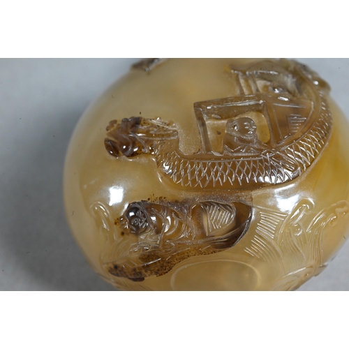 474 - A large Chinese Suzou agate snuff bottle (possibly Zhitling school) 1750-1850, Qing dynasty, finely ... 