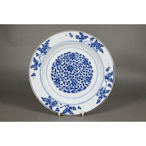 478 - A pair of 18th century Chinese blue and white plates, Qianlong period (1736-95) Qing dynasty, painte... 