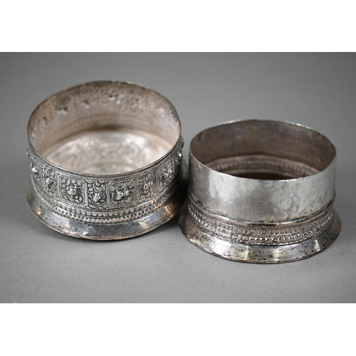 48 - An Indian low-grade silver cylindrical box and cover, embossed and chased with animals and foliage, ... 